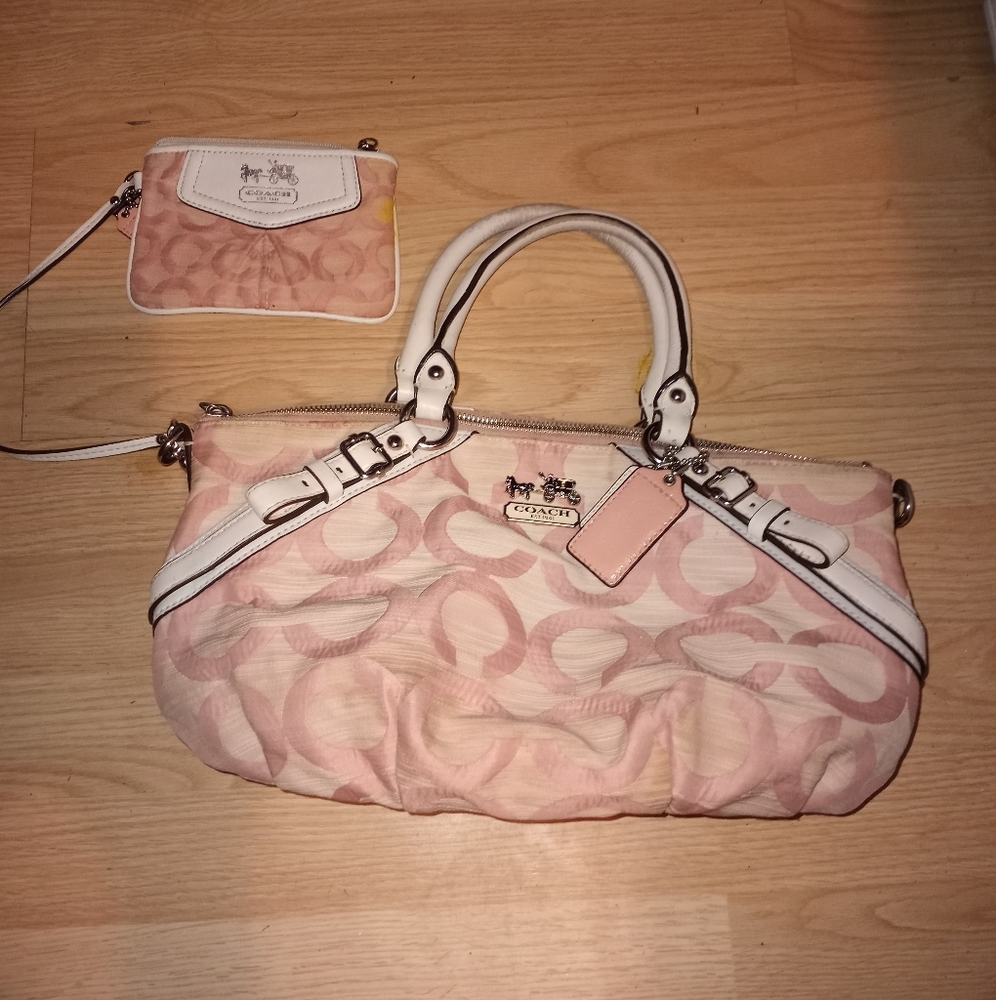 Coach purse 👛 and matching wallet